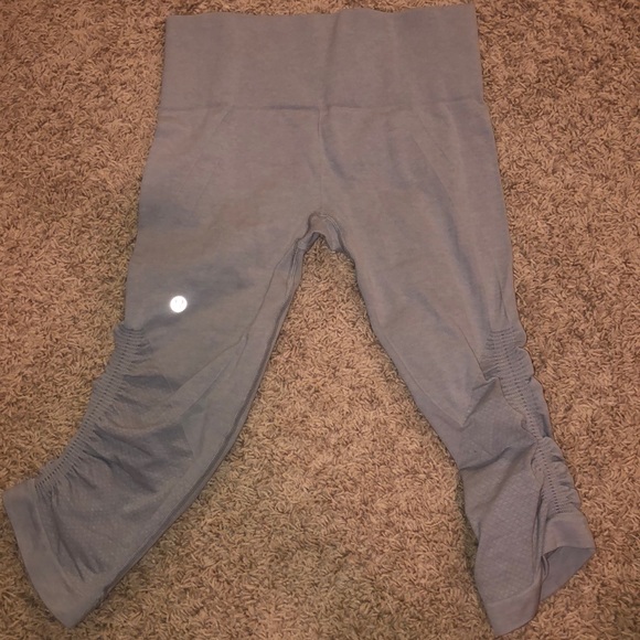 Light grey Capri lululemon size 6 leggings - Picture 2 of 2